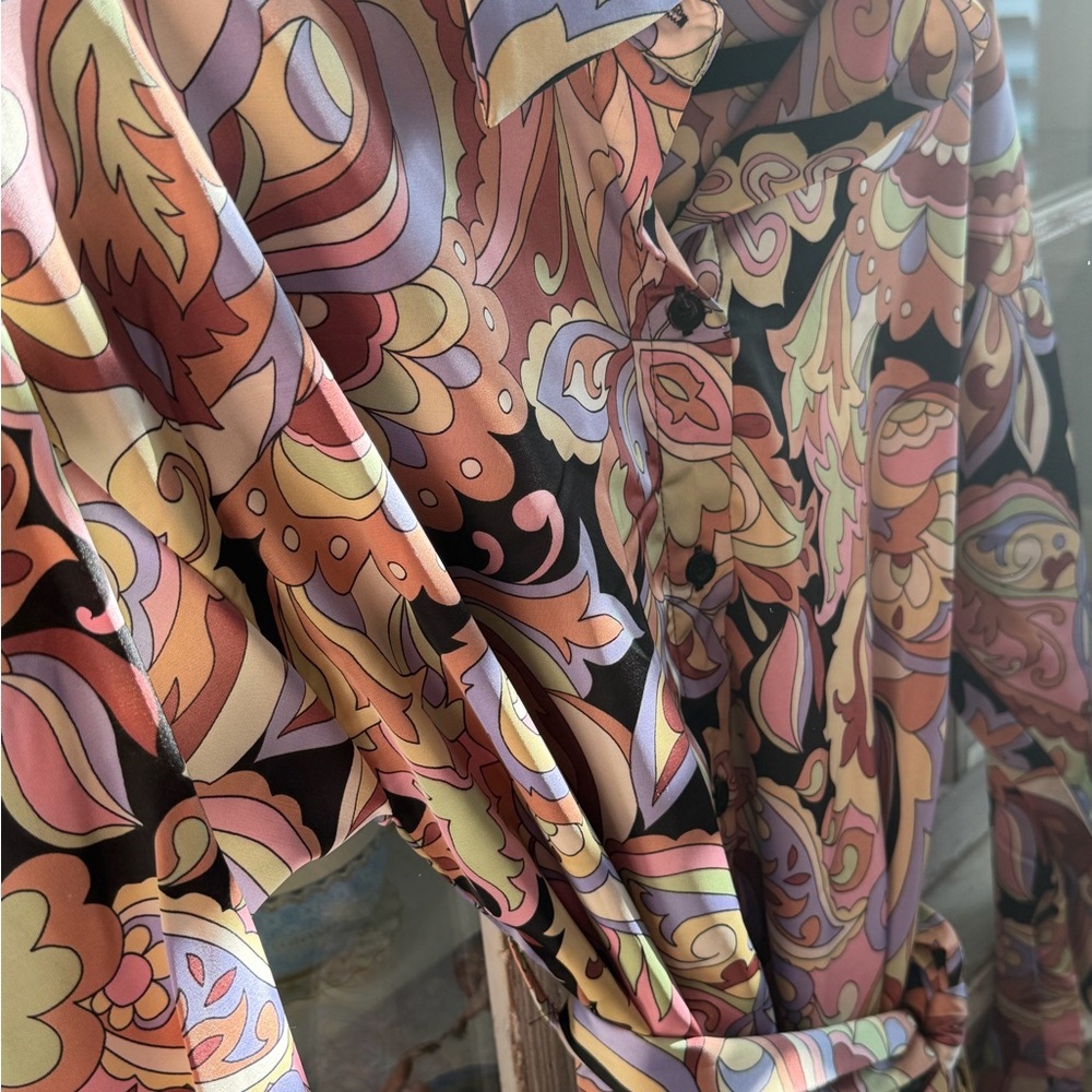 Evolutionary Multicolor Patterned Top - Picture 3 of 4